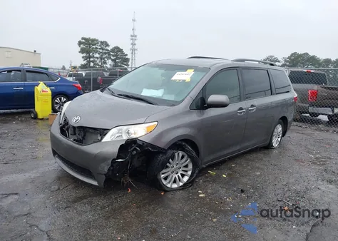 2016 Toyota Sienna Xle 8 Passenger z USA, uszkodzony, nr VIN 5TDYK3DC4GS737325